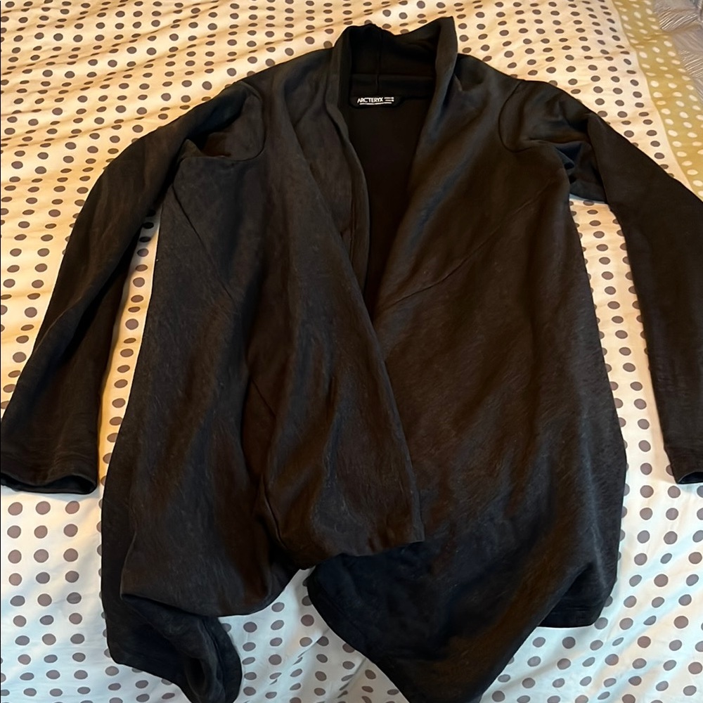 Arc’Teryx Women's Black cardigan